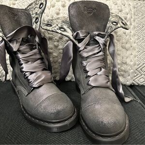 Dr. Martens 1914
Women's Brown Aimilie Floral Foldover Boot size 9 US